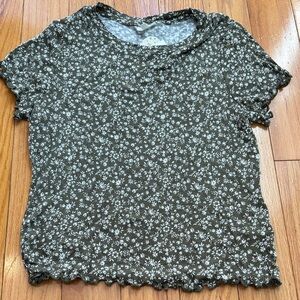 Self Esteem Olive Floral Short Sleeve Top Ruffled Hem & Sleeve Delicate size L